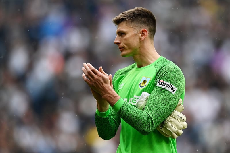 Southampton are favourites to sign Burnley goalkeeper Nick Pope ahead of Fulham and West Ham. (SkyBet)