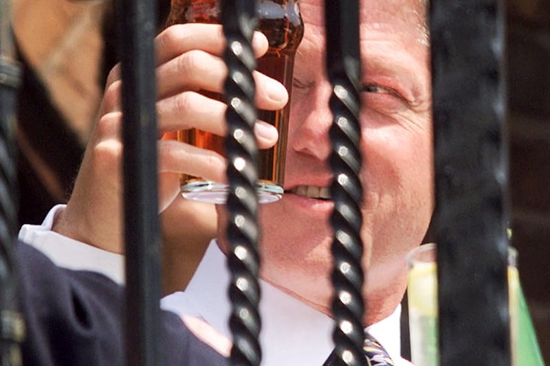 US President Bill Clinton enjoys a pint on the terrace of the Malt House, an old brewery  in central Birmingham, on May, 15 before attending the G8 world leaders summit (Credit STEPHEN JAFFE/AFP via Getty Images)
