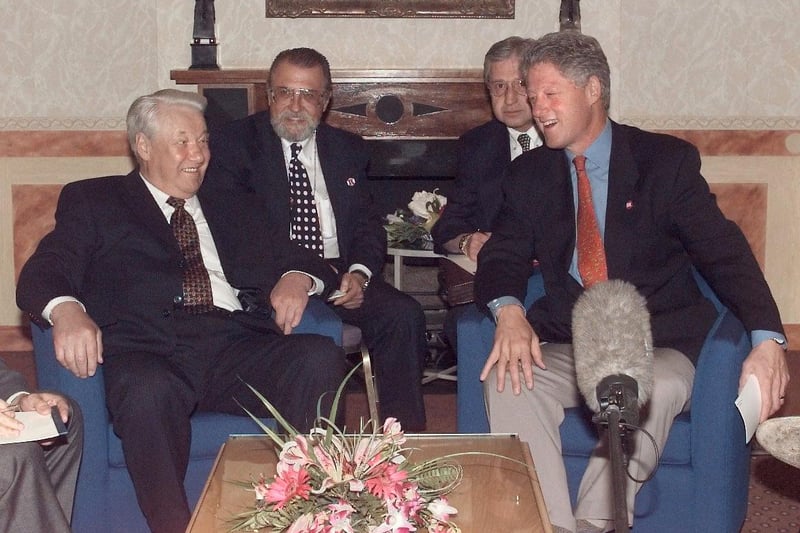 US President Bill Clinton and Russian President Boris Yeltsin, flanked by their translators confer during a meeting held at the end of the G8 Birmingham economic summit on May, 17 (Credit JOYCE NALTCHAYAN/AFP via Getty Images)