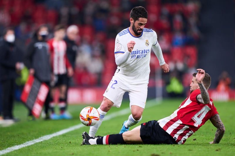Real Madrid midfielder Isco is on Newcastle United’s ‘wish list’ this summer, ahead of a free transfer away from the Spanish capital. (Fichajes)