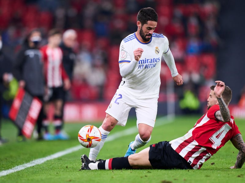 Real Madrid midfielder Isco is on Newcastle United’s ‘wish list’ this summer, ahead of a free transfer away from the Spanish capital. (Fichajes)