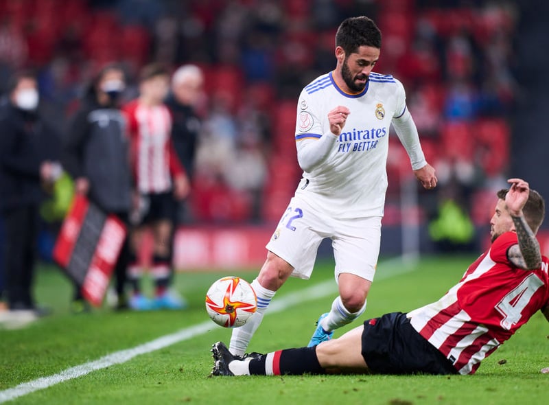 Real Madrid midfielder Isco is on Newcastle United’s ‘wish list’ this summer, ahead of a free transfer away from the Spanish capital. (Fichajes)
