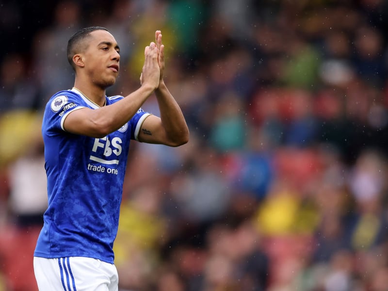 Arsenal are ‘convinced’ that they can complete a ‘bargain’ £25m deal for Leicester City midfielder Youri Tielemans this summer. (Mirror)