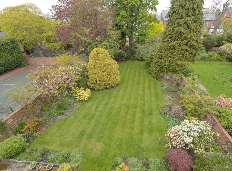 The property hit the market on May 27 and also comes with 0.24 acres and a luxurious outside space. You can take a virtual tour of the full house on Rightmove. (Image: Rightmove)
