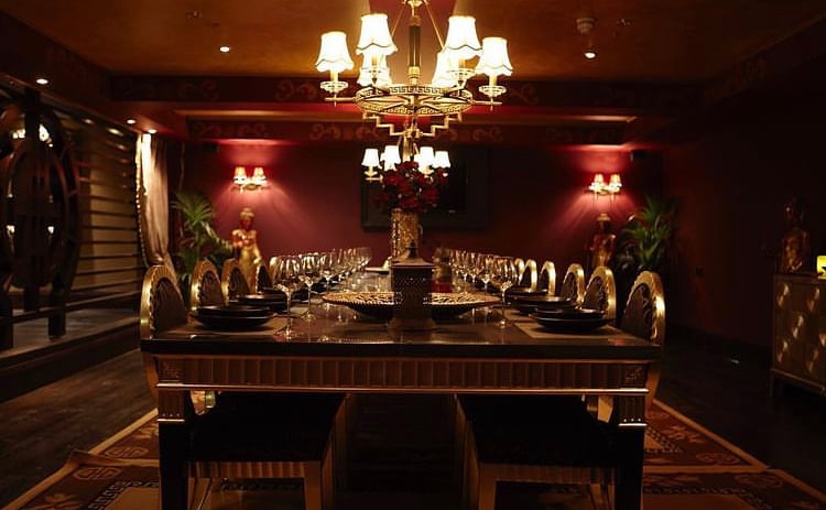 Just like Johnny Depp you can dine in one of Varanasi’s private rooms
