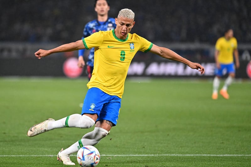 Tottenham are in ‘advanced talks’ over a potential £51m deal for Everton star Richarlison. (CNN Portugal)