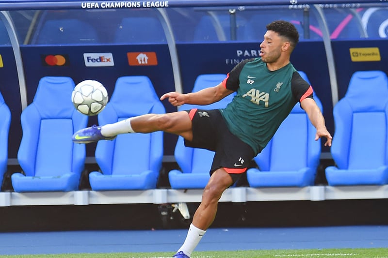 Aston Villa have turned their attention to signing Liverpool star Alex Oxlade-Chamberlain. (Football Insider)