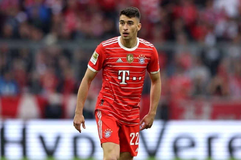 Leeds United are ‘about’ to complete a deal for Bayern Munich midfielder Marc Roca for a fee of around £12.8m. (Marca)