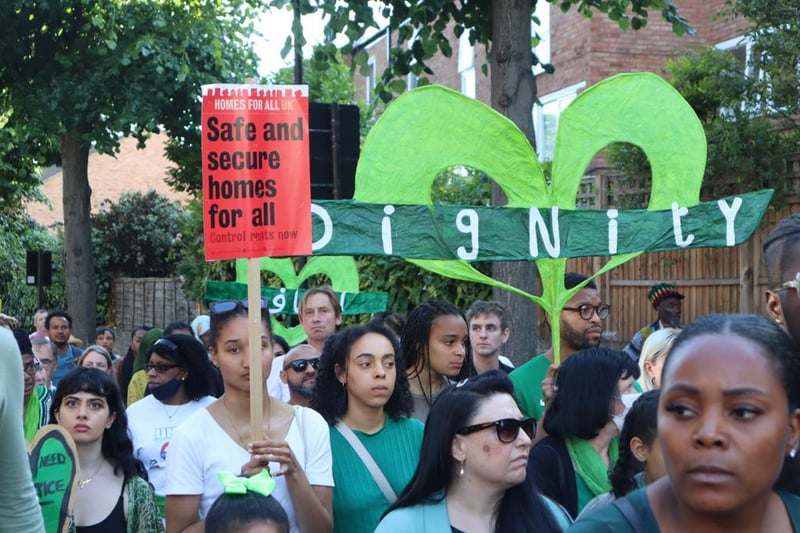 18,000 supporters participated in a silent walk on Tuesday evening beginning at Grenfell Tower for the 72 people who died.