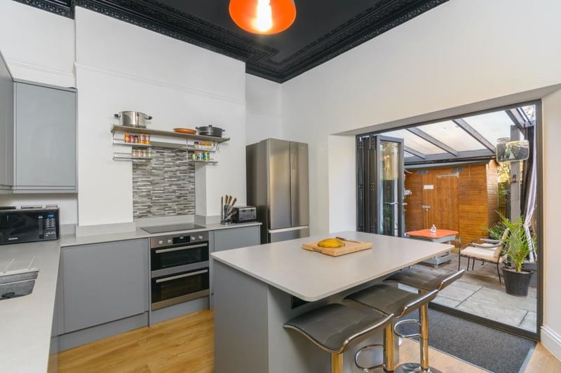 The kitchen continues to the stand-out theme by opting for a pitch black ceiling