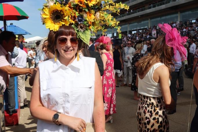 This lady sports a stunning floral headpiece with sunflowers at the Royal Ascot Ladies’ Day 2022. Credit: Claudia Marquis