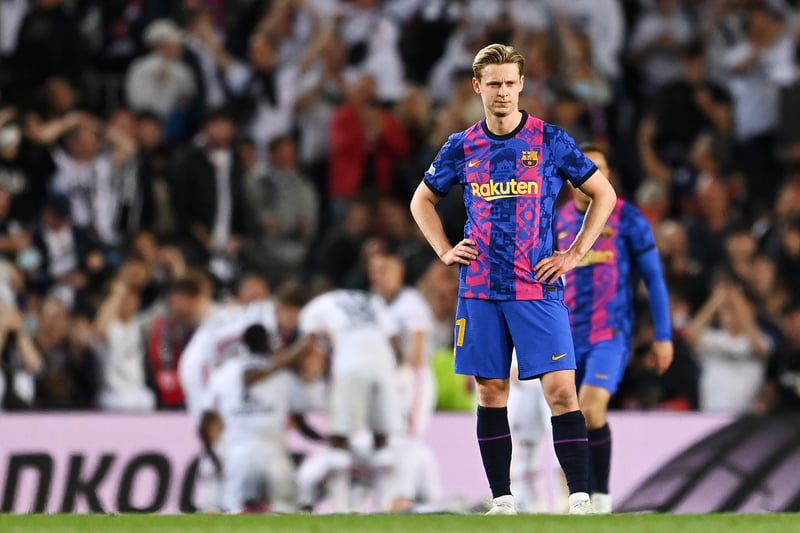 Frenkie de Jong is reportedly more likely to join Manchester City this summer than United. It is thought that the Premier League champions could include Bernardo Silva in a swap deal. (The Hard Tackle)