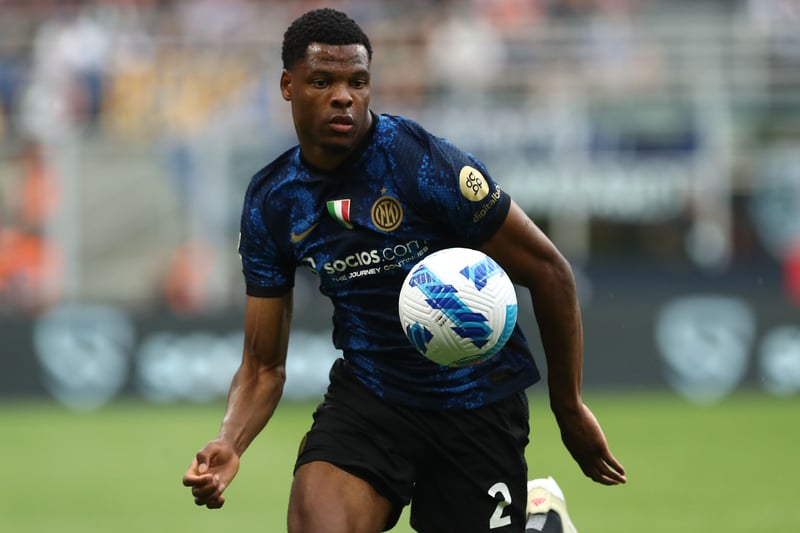 Manchester United and Chelsea are both targeting moves for Inter Milan’s Dumfries. The full-back registered five goals and four assists in Serie A last season.