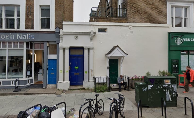 This address became famous in the 90s for its many appearances in 'Notting Hill'.