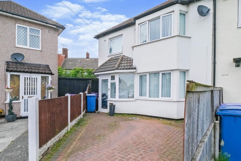 This semi-detached property comes with an open plan kitchen, off road parking and double glazed windows. 