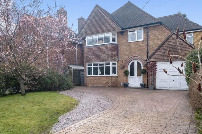 This four bedroom property features one en-suite bathroom and also a kitchen/breakfast room. The property is advertised on PurpleBricks for £675,000