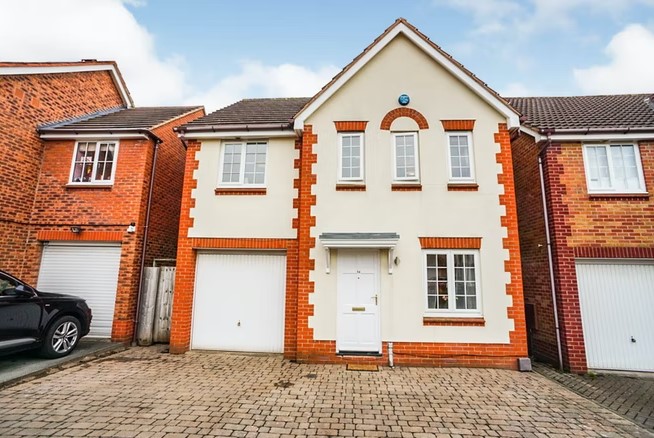 This property in Sutton Coldfield boasts four bedrooms in a quiet cul-de-sac. The four bedroom property is on sale on Purple Bricks for £450,000