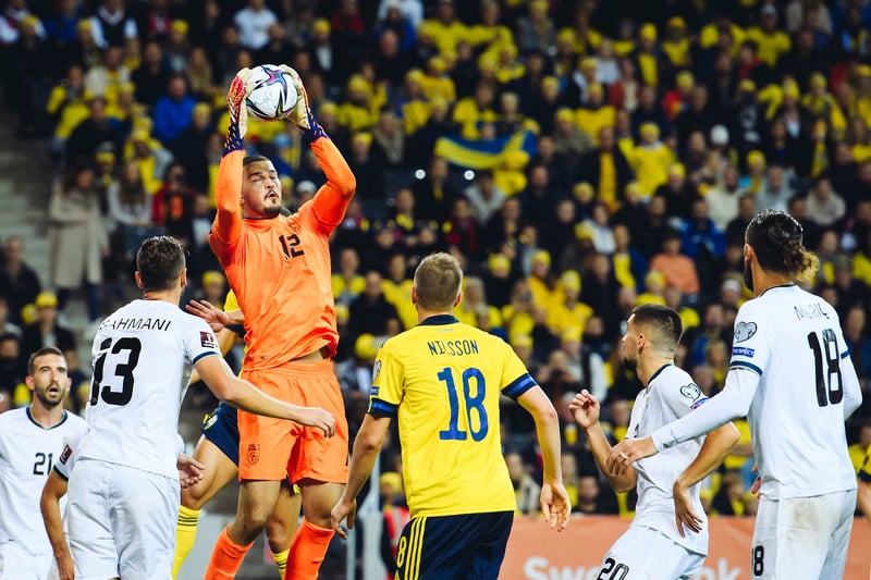 Listed as a first-team player on the club’s website, the goalkeeper kept nine clean sheets last season on loan at Turkish side Adana Demirspor.