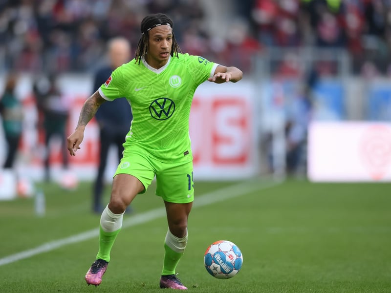 Fulham are closing in on the signing of Wolfsburg defender Kevin Mbabu, formerly of Newcastle United, in a deal worth an initial £5 million (Evening Standard)