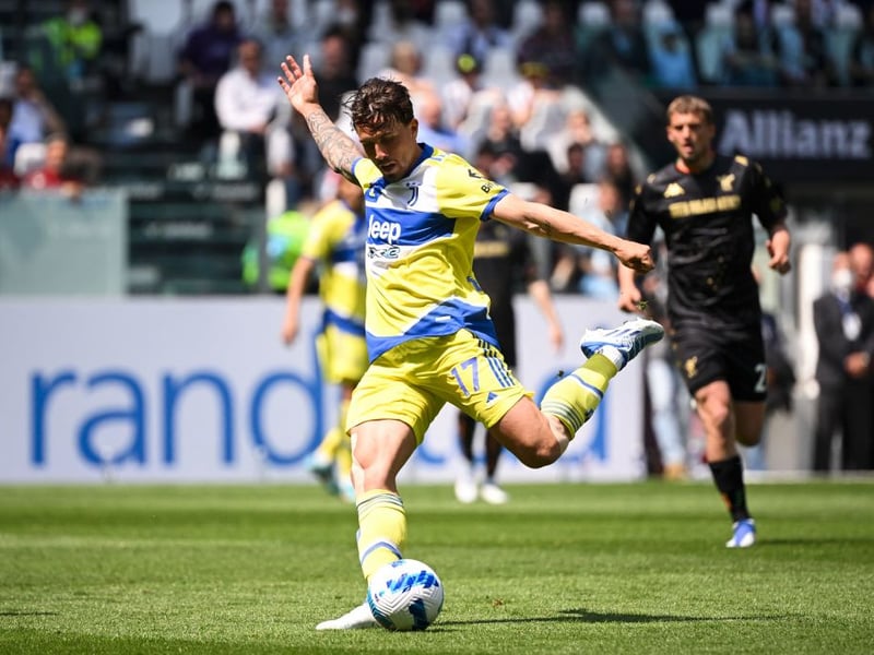 Fulham are leading the race to sign 23-year-old Juventus defender Luca Pellegrini in the summer transfer window. (Calcio Mercato)