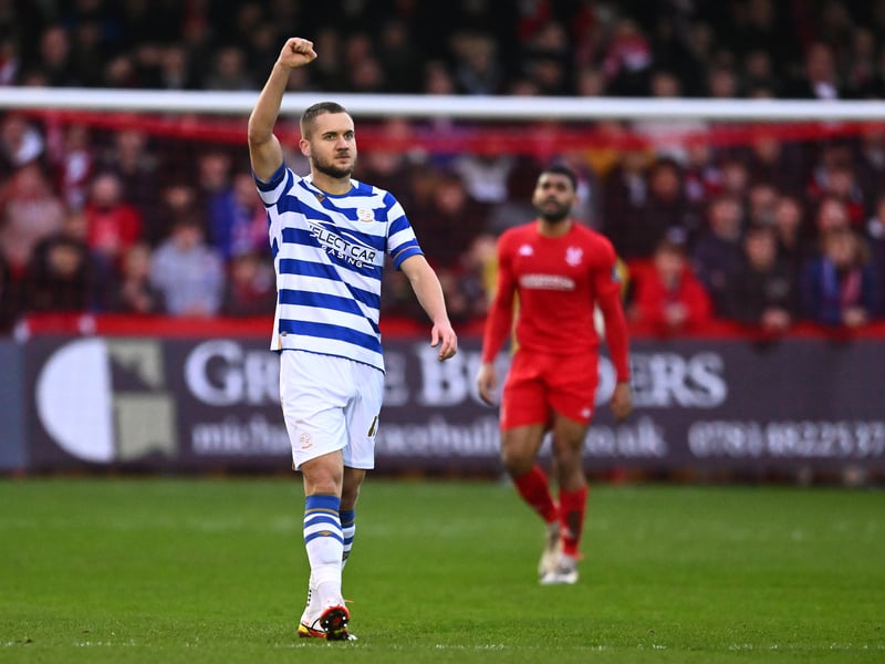 Cagliari have been on contact with Reading as they look to snap up striker George Puscas. The striker spent the second half of last season on loan at Pisa last season, scoring eight goals in Serie B. (Tuttomercatoweb.com)