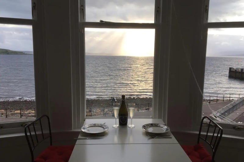 This apartment on Airbnb in Houston Place is perfectly located between the gorgeous coastline and rolling hills. Just minutes away from the centre of Largs, this is the perfect relaxing getaway.
