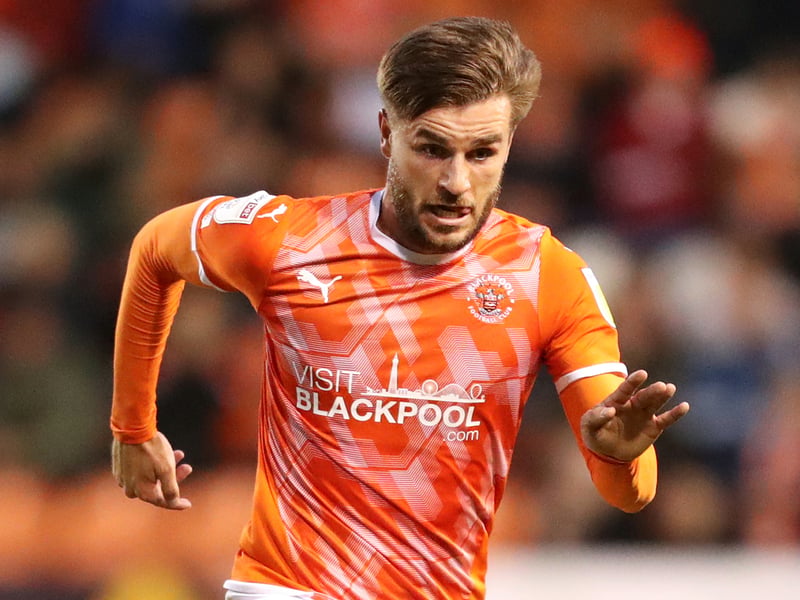 The full-back has dropped into League Two to join Salford City. 
