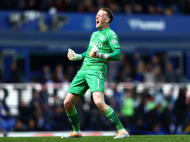 Everton are to open talks with England goalkeeper Jordan Pickford over a new contract. (Daily Mail)