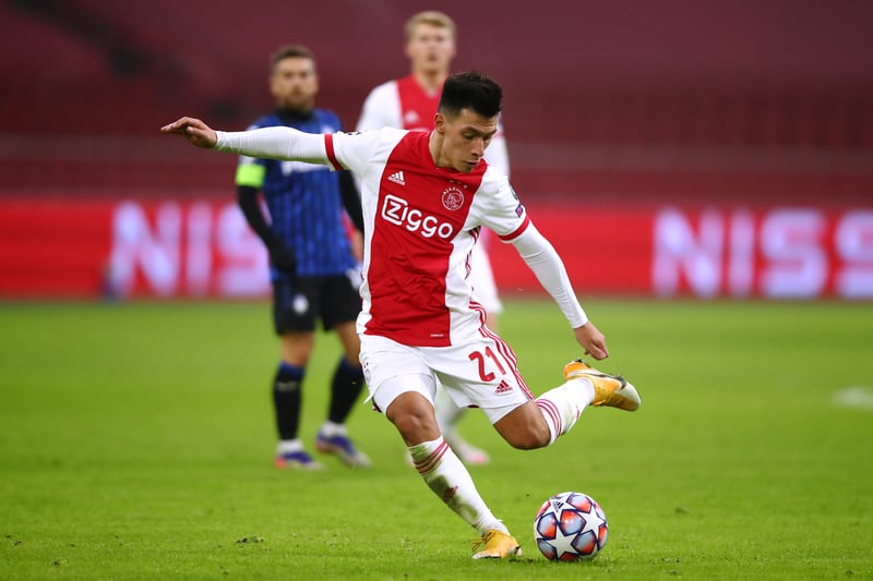 Lisandro Martinez has made it clear to Ajax that he only sees himself playing in the Premier League next season after Manchester United moved to beat Arsenal to his signature (Mail on Sunday)