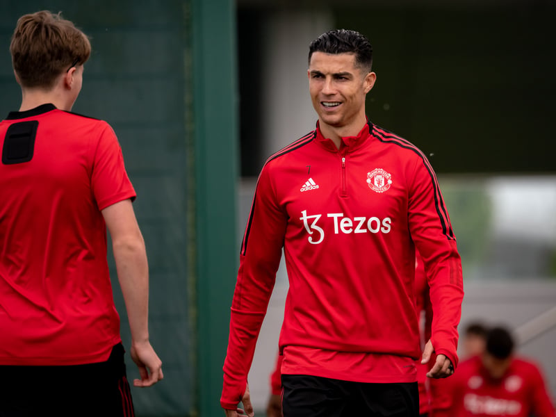 Manchester United forward Cristiano Ronaldo has been offered €300m to play for two seasons for a club in Saudi Arabia (TVI and CNN Portuguesa via AS)