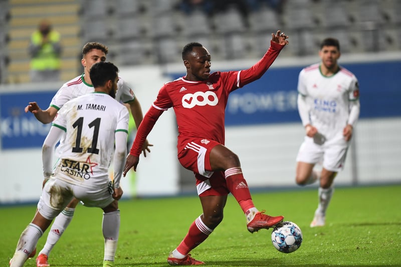 Burnley’s pursuit of Standard Liege striker Jackson Muleka has “hit a brick wall” with the Championship outfit have failing to reach an agreement with the £3.5 million striker (HITC via DH Net)