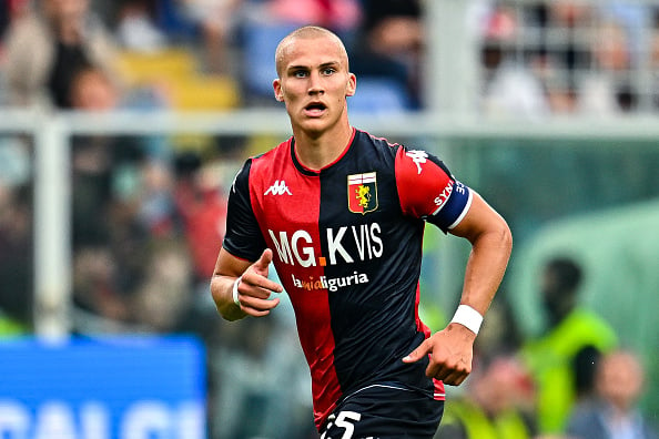 Brighton & Hove Albion are debating who to sell Leo Ostigard to, with both Torino and Napoli interested. The Seagulls prefer Torino's offer, however the Norwegian defender has made it clear he would rather move to Naples. (Corriere dello Sport)