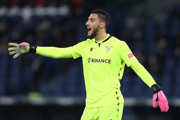 Manchester United have reportedly been offered the chance to sign free agent goalkeeper Thomas Strakosha as a replacement for Dean Henderson. The former Lazio man had previously been in talks with Fulham and Chelsea. (Daily Mail)