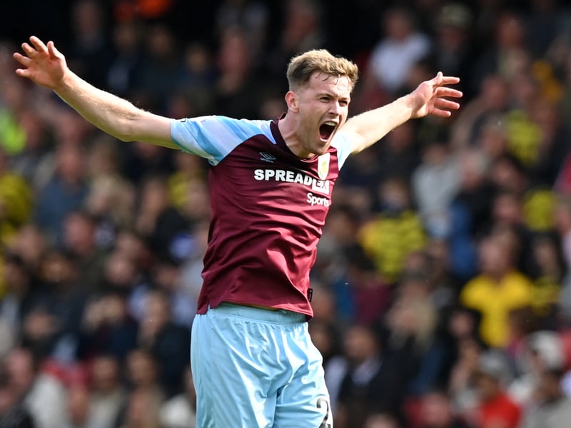 Wolves have reportedly opened talks with Burnley to sign centre-back Nathan Collins. The 21-year-old would be the fourth defender to leave Turf Moor this summer. (90min)