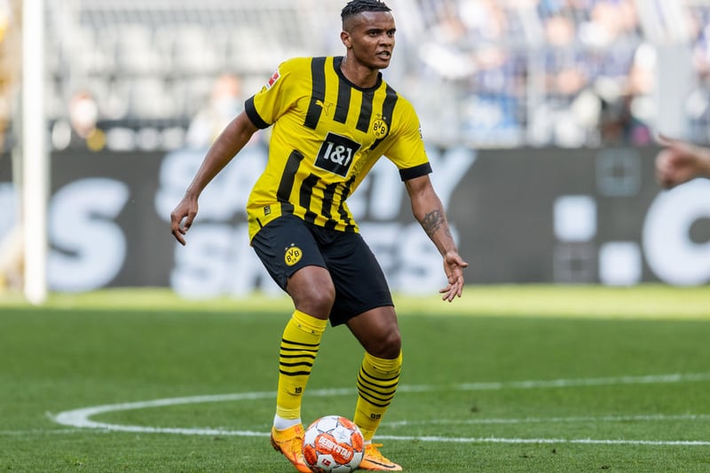 Arsenal have been offered the opportunity to sign Borussia Dortmund central defender Manuel Akanji this summer. The German club are looking for a fee in the region of £21m. (Gazzetta Dello Sport)