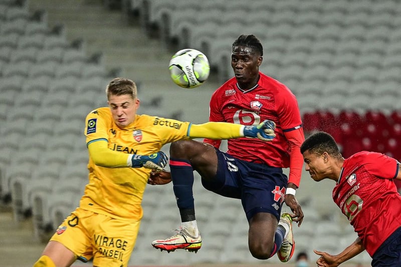 West Ham are ‘hopeful’ of completing a £32.3m deal for Lille midfielder Amadou Onana. (The Guardian)