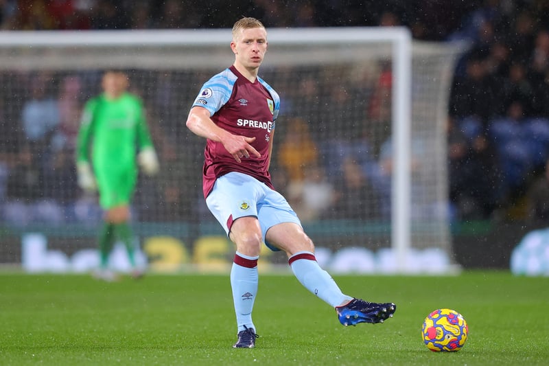 Former Burnley defender Ben Mee has reportedly agreed personal terms with Brentford ahead of a summer move. The 32-year-old is a free agent following his release from the Clarets last month. (Sky Sports)