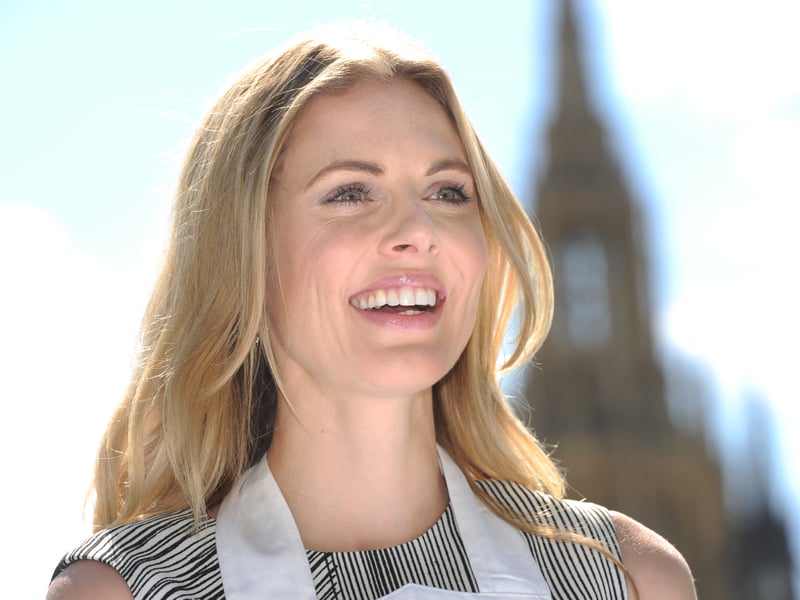 Donna Air is an actress, television presenter and media personality, who was popular in the late 90s, for presenting the music show, MTV Select, and then Channel 4’s morning show, The Big Breakfast.
Just like Ant & Dec, and Charlie Hunham, Air got her first big-break in the Newcastle based, teen-drama, Byker Grove.
After presenting for a few years, she went on to appear in many television dramas, including, The Split (2020), Hollyoaks (2010), and Hotel Babylon (2008).
Air also appeared in a few films throughout her career, including British comedy Still Crazy (1998), British independent film, Bad Day (2008) and a cameo in the American movie, The Mummy Returns (2001).
Donna Air was born in Wallsend, North Tyneside, and grew up in the Gosforth area of Newcastle upon Tyne. She attended St Oswald’s Catholic Primary School, and then Sacred Heart Convent School, before going on to study at Gosforth High School.
She also attended a local youth theatre group, First Act Theatre with fellow students Anthony McPartlin and Jill Halfpenny.