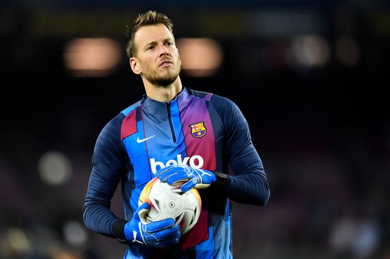 Fulham are reportedly in talks with Barcelona over a move for goalkeeper Neto. The La Liga club are looking to offload the 33-year-old this summer rather than lose him on a free next year. (SPORT)