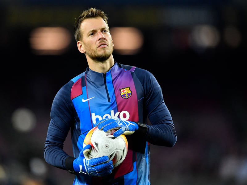 Fulham are reportedly in talks with Barcelona over a move for goalkeeper Neto. The La Liga club are looking to offload the 33-year-old this summer rather than lose him on a free next year. (SPORT)