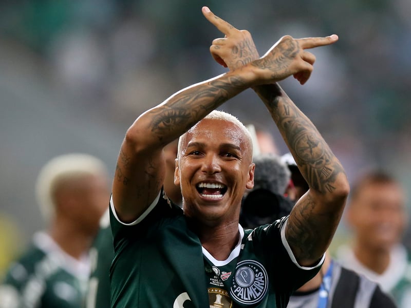 The 31-year-old Brazilian has played in Germany, Portugal and Spain but has been without a club since leaving Palmeiras last month.