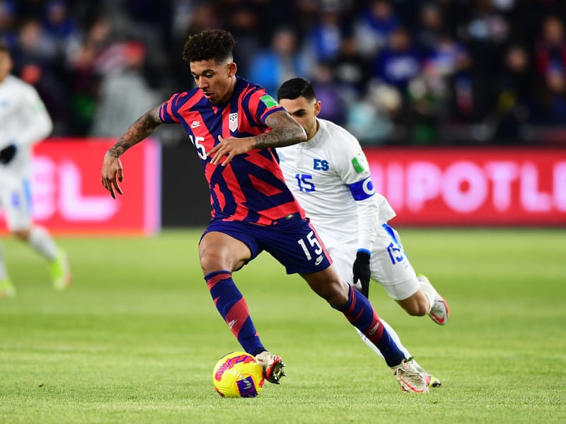 Crystal Palace have completed the signing of Bayern Munich defender Chris Richards for an initial £8.5m, plus £2.5m in add-ons. (Various)