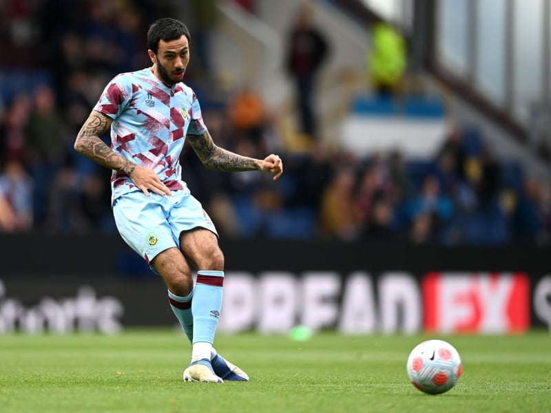 Everton have agreed a deal to sign Dwight McNeil from Burnley, with the winger set to undergo a medical. (Various)