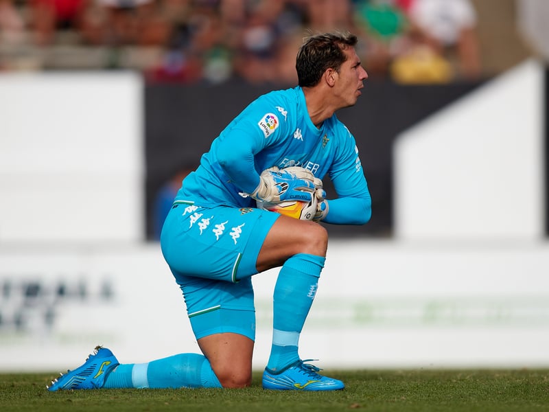 Championship sides Sunderland and Norwich are both interested in signing former Everton goalkeeper Joel Robles (Jose Alvarez via FLW)