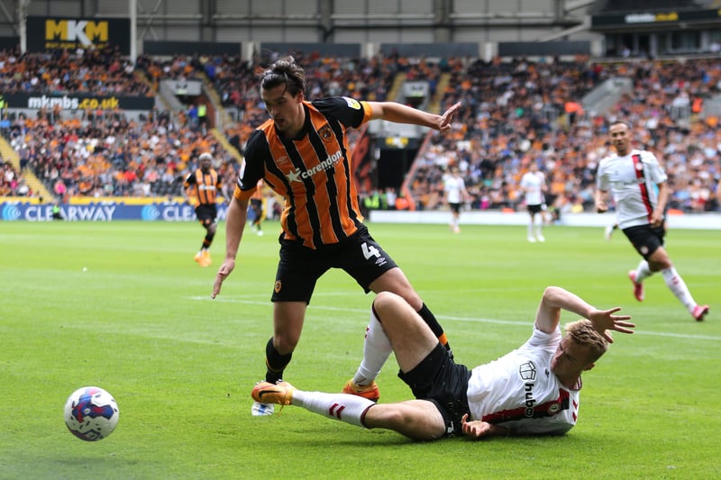 Middlesbrough are planning to make a second approach to sign Hull City defender Jacob Greaves. The Tigers are eager to keep hold of the 21-year-old and are in talks with him over a new deal. (Football Insider)