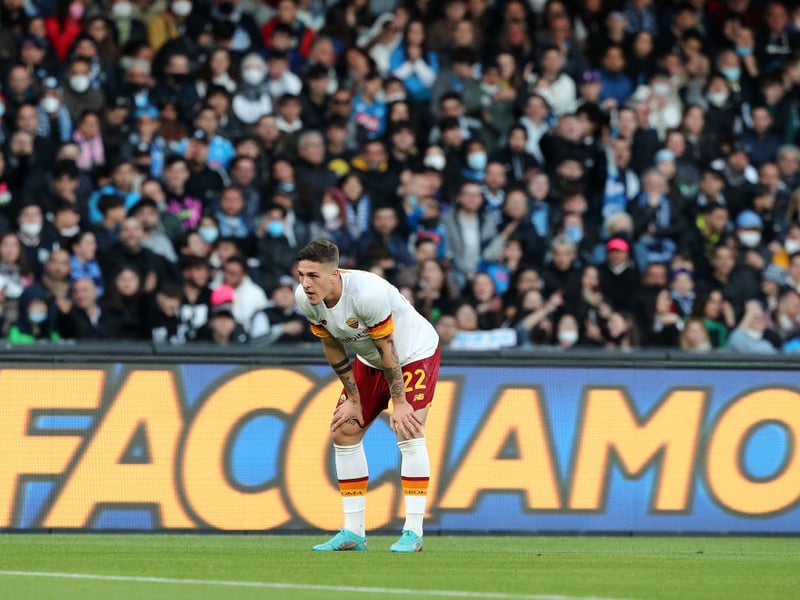 Tottenham are continuing talks with Roma over a move for Italy international Nicolo Zaniolo, and currently lead the chase for the midfielder. (90min)