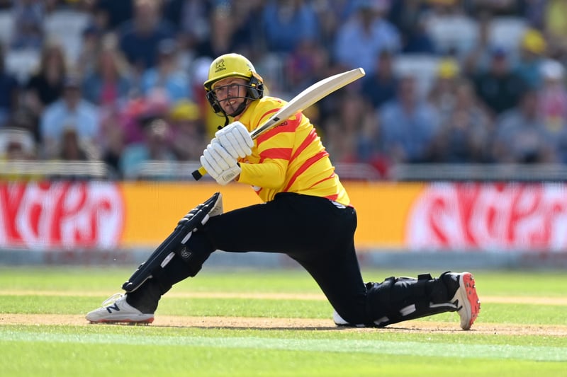 It’s unmissable for sure, but I think that might be one of the only positives - bright yellow has never been an attractive set up and as classy as Colin Munro is trying to make it look here, a near fluorescent yellow is just not the one. 