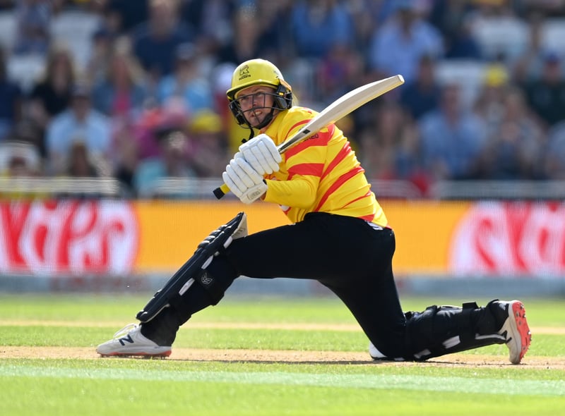 It’s unmissable for sure, but I think that might be one of the only positives - bright yellow has never been an attractive set up and as classy as Colin Munro is trying to make it look here, a near fluorescent yellow is just not the one. 
