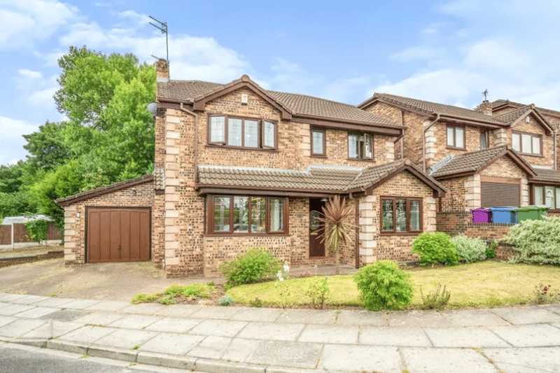L16 is a stunning suburb in Liverpool, with nature reserves such as Childwall Woods. The featured property is on the market for £550,000 in sought after area, Childwall. Full property details: https://www.zoopla.co.uk/for-sale/details/62042120/?search_identifier=8e8297cd3d48485fd682d3a164f81d9c