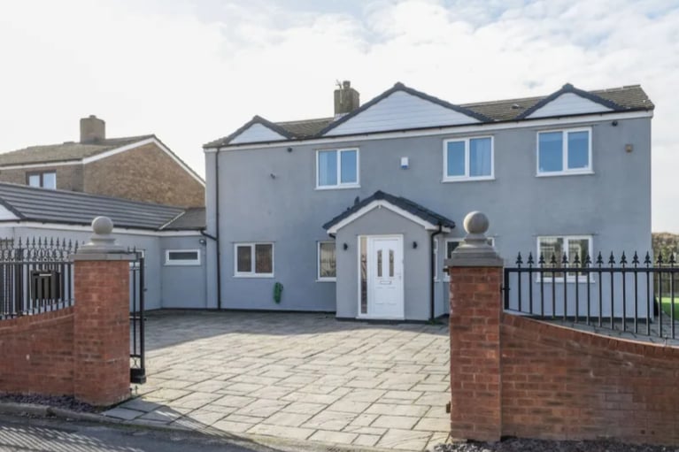 L38 is a Sefton area, approximately 4km away from Formby. The house pictured is up for £600,000 on Riverside, Hightown and has four bedrooms and two bathrooms. Hightown was ranked amongst the most desirable areas in the UK to live, in 2022. Full property details: https://www.zoopla.co.uk/for-sale/details/60847096/?search_identifier=bb7273bca57bc9059a5ccbec42d30d12